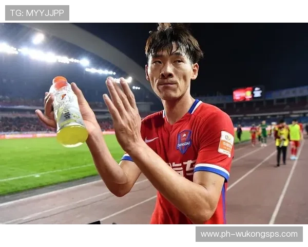什克里尼亚尔本赛季防守表现稳健，为球队后防提供关键支撑