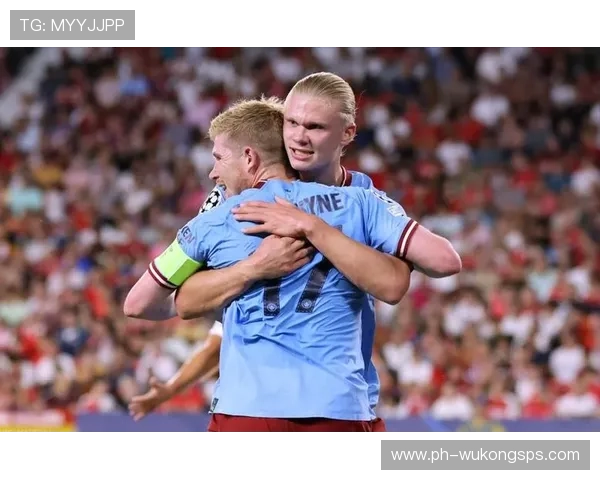 坎塞洛与哈兰德：边翼驱动转向中锋终结的结构分化